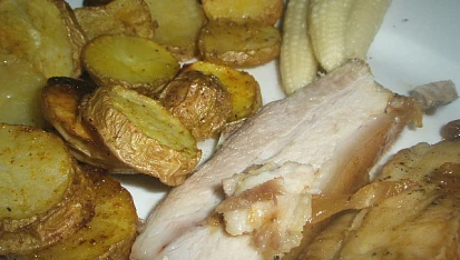 Pečený bůček, marinovaný v harrise