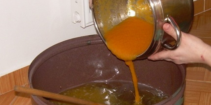 Pomerančový džusíček (nalití do schladlé převařené vody)