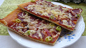 Rychlá pizza "domácí" sýrová a chorizo (Chorizo)
