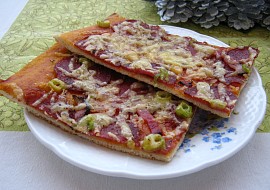 Rychlá pizza "domácí" sýrová a chorizo (Chorizo)