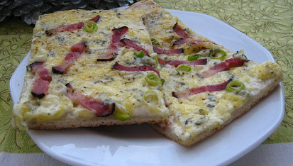 Rychlá pizza "domácí" sýrová a chorizo, Sýrová