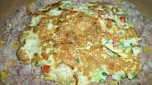 Sváteční krůtí plněná sekaná, na placku položíme omeletu...