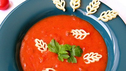Tomatová polévka s těstovinami