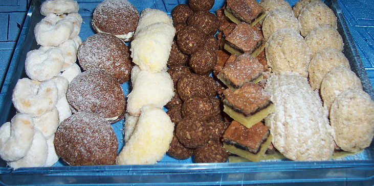 Vanilkové rohlíčky a bábovičky paní Rychnovské (vanilkové rohlíčky-ořechy-škebličky-kuličky…)