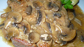 Vepřové maso na houbách v jednom hrnci