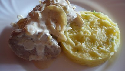 Vepřové medailonky s cibulovou omáčkou