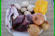 použité suroviny-na fotu je přidaná paprika,která v zadání nebyla,teď jsem měla,tak jsem přidala