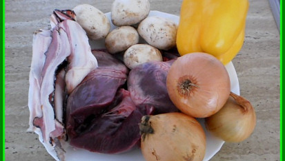 Žampionovo - masový špíz, použité suroviny-na fotu je přidaná paprika,která v zadání nebyla,teď jsem měla,tak jsem přidala
