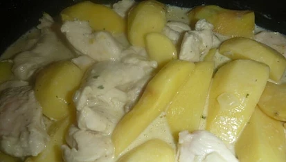 Zapečené brambory v pomalém hrnci, příprava hotová,pomalíme...