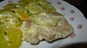 Zapečené maso s bramborami a šlehačkou