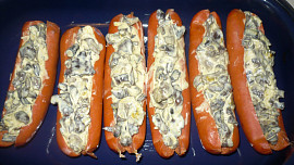 Zapékané klobásy s houbovou náplní