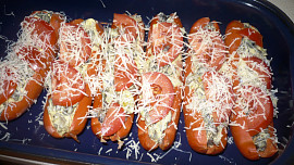 Zapékané klobásy s houbovou náplní