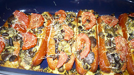 Zapékané klobásy s houbovou náplní