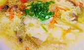 Zeleninovo- rýžová polévka v drůbežím vývaru, detail...