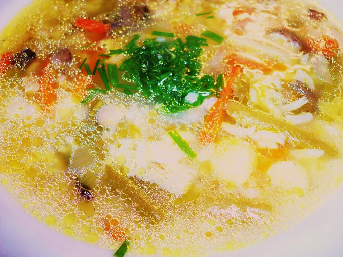 Zeleninovo- rýžová polévka v drůbežím vývaru, detail...