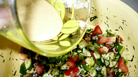 Zeleninový salát s bylinkami