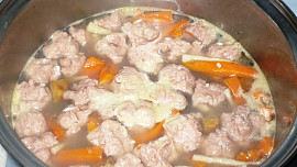 Zimní polévka se šťávou z kyselého zelí