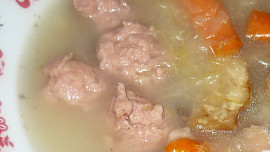 Zimní polévka se šťávou z kyselého zelí