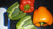 Bramboráky s kuřecím masem a paprikou, na kostičky barevné papriky