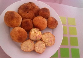 Bramborové kuličky (bramborove kuličky se šunkou a česnekem)