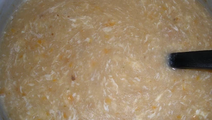 Chlebová polévka s brambory a mrkví