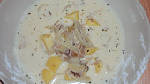 Cibulová polévka se smetanou a anglickou slaninou, Maly pokus, cibulacka s houbami a bramborem. :-)
