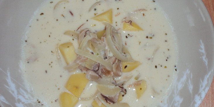 Cibulová polévka se smetanou a anglickou slaninou (Maly pokus, cibulacka s houbami a bramborem. :-))