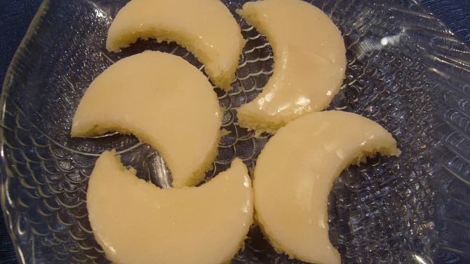 Citronové nebo kakaové cukroví, s citrónovou polevou