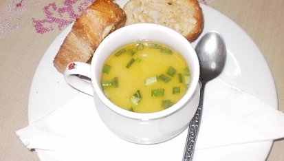 Drožďovomrkvová polévka 2, s čerstvou cibulkou