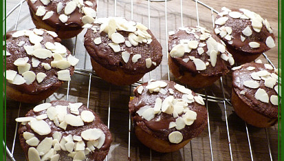 Dvoubarevné muffiny s broskvemi