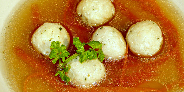 Hermelínové knedlíčky do polévky (ve vývaru z hovězí oháňky)