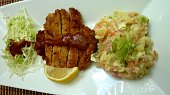 Japonský bramborový salát a Katso řízek s domácí omáčkou Tomkatsu