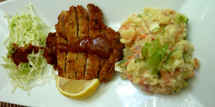 Japonský bramborový salát a Katso řízek s domácí omáčkou Tomkatsu