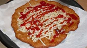 Jednoduché langoše, Langos s cesnekem, syrem a kecupem