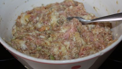 Kuře v peřině, ... směs masa /peřina/...