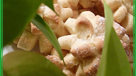 Kynuté chryzantémy z Chruščov těsta