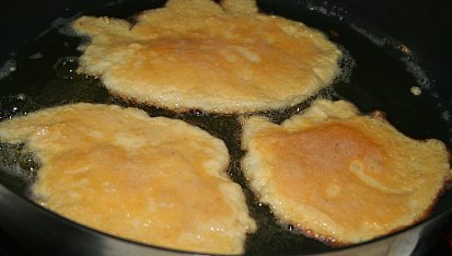 Listerův sendvič se smaženkou, chilli a čatní