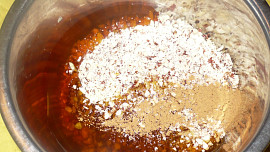 Oříšková pomazánka s medem