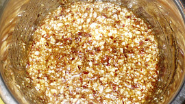 Oříšková pomazánka s medem