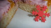 Ovocná dobrota, z malinového pudinku a ovoce mandarinky a jahody