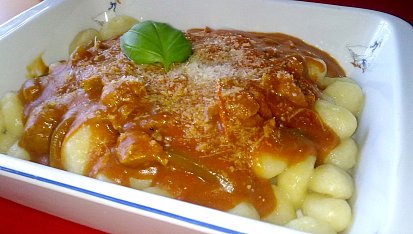 Paprikovo-rajčatová omáčka se sójovými kostkami
