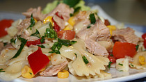 Petin těstovinový salát s tuňákem
