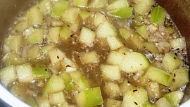 Pikantní dýňová polévka s kukuřicí