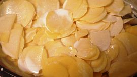 Smetanové brambory s jogurtovým přelivem