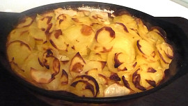 Smetanové brambory s jogurtovým přelivem