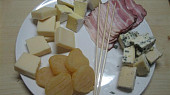 Sýrový špíz se čtyřmi druhy sýrů