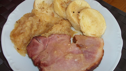 Uzená krkovička na zelí v papiňáku (tlakovém hrnci)