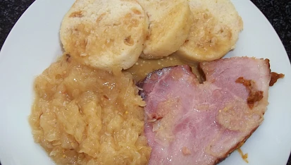 Uzená krkovička na zelí v papiňáku (tlakovém hrnci)