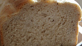 Bílý chléb s arašídovým máslem
