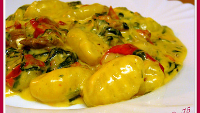 Gnocchi zapečené se špenátem a třemi druhy sýrů
